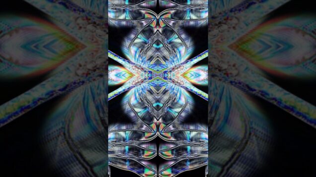 Mirror to Mandala #touchdesigner #audioreactive ##realtime #mezmerizing #trippy