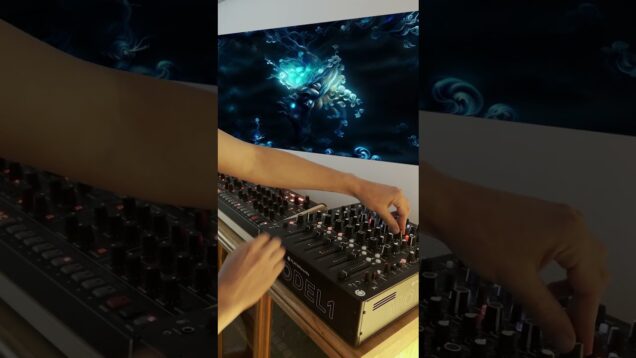 Glitchy Synth Jam × Audioreactive Art – Monade x Ixilod