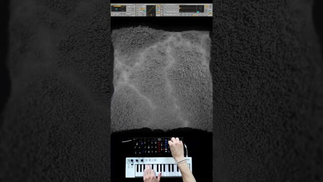 Audioreactive Visual in Touchdesigner #shorts #glitch #ableton #touchdesigner #behringer #modeld
