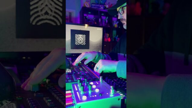 🖤 Live DAWless Performance of “Eviscerate” Elektron Syntakt + TD-3. Visuals via TouchDesigner.