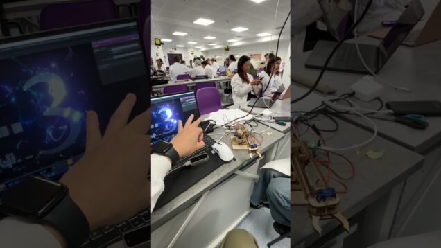 Controlling a Robotic Arm Using Gesture Interaction and Machine Learning | Touchdesigner