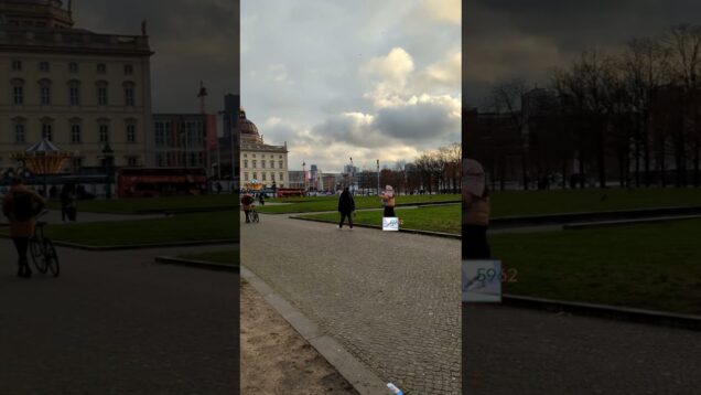 Blob Tracking in the heart of Berlin / Digital Art Made in TouchDesigner