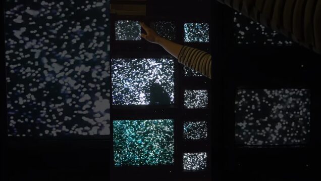 Interactive Particle Fluid – Analog CRT TV Wall + Infrared Frame in TouchDesigner – Sarv Fluid + PCR