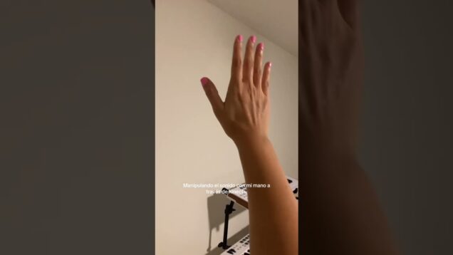 Manipulando el sonido con mi mano, a través de kinects en touchdesigner. #touchdesigner #kinect